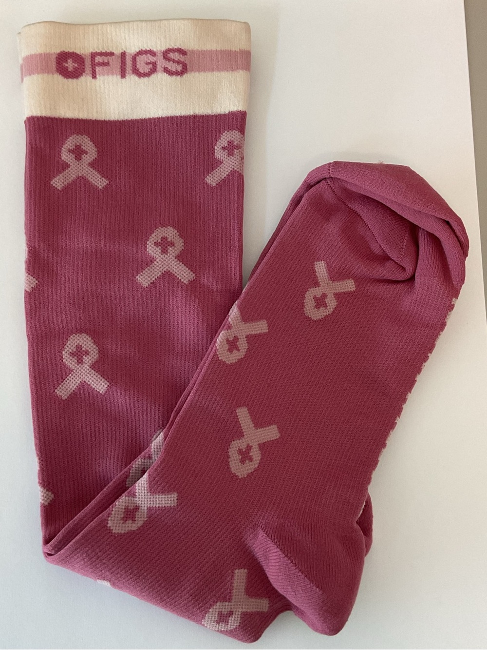Figs unisex compression socks Rose Pink awareness Ribbon new large retails $32